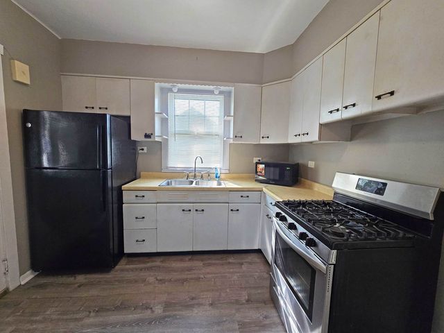 249 E Park Boulevard 1, Villa Park, IL 60181