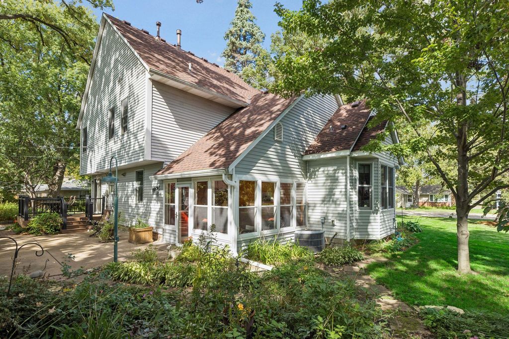730 County Road B2 W, Roseville, MN 55113 — exterior