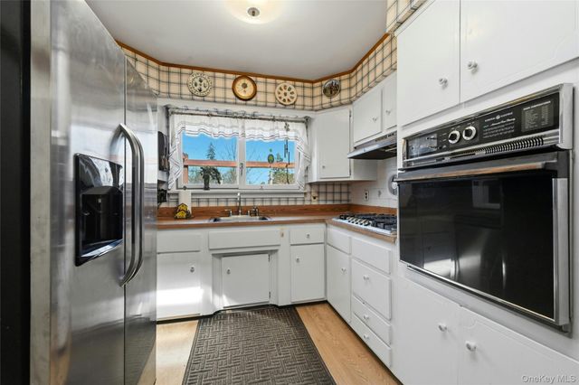 19 Duke Place, Glen Cove, NY 11542