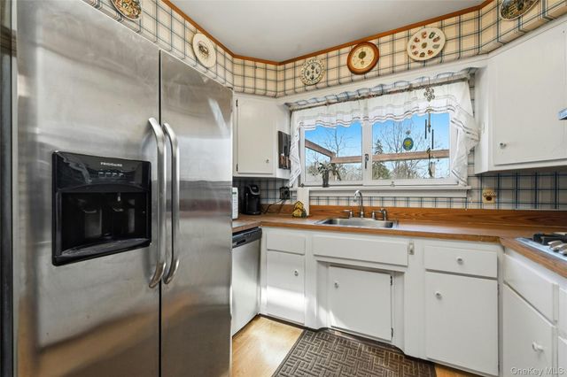 19 Duke Place, Glen Cove, NY 11542