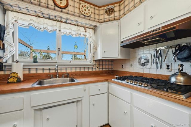 19 Duke Place, Glen Cove, NY 11542