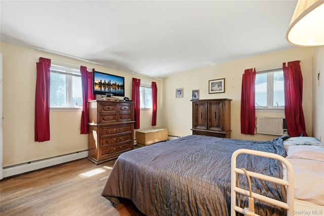 19 Duke Place, Glen Cove, NY 11542