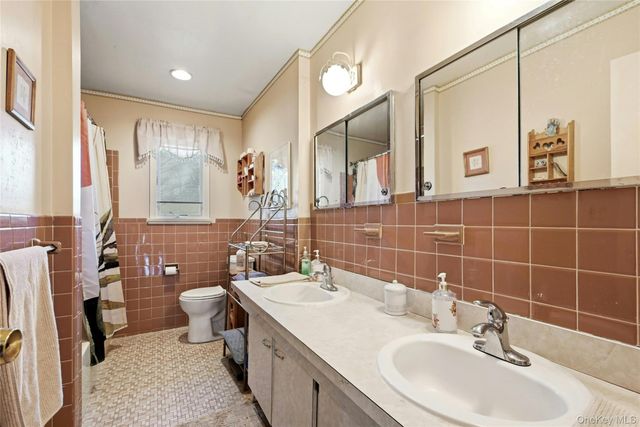 19 Duke Place, Glen Cove, NY 11542