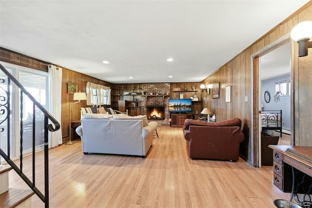 19 Duke Place, Glen Cove, NY 11542