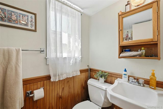 19 Duke Place, Glen Cove, NY 11542