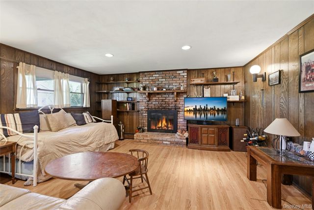 19 Duke Place, Glen Cove, NY 11542