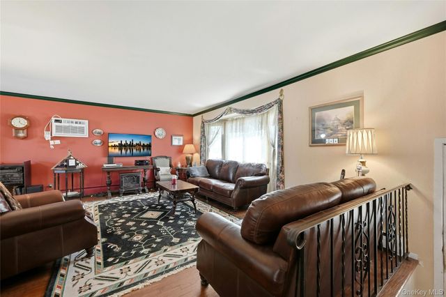 19 Duke Place, Glen Cove, NY 11542