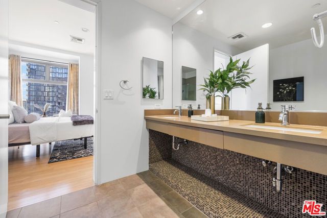 801 S Grand Avenue 1508, Los Angeles, CA 90017