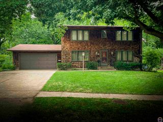 3217 SW 33rd Ct, Topeka, KS 66614