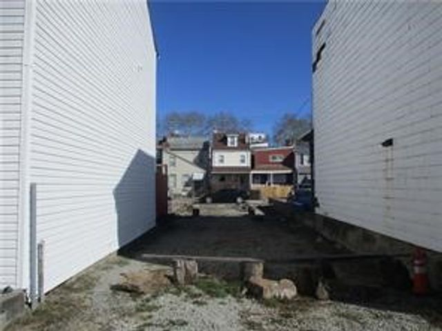 4550 Carroll St, Bloomfield, PA 15224