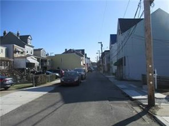 4550 Carroll St, Bloomfield, PA 15224