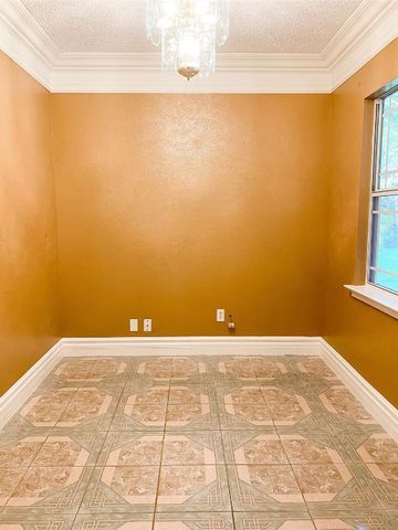 518 Harn Drive, Lewisville, TX 75057