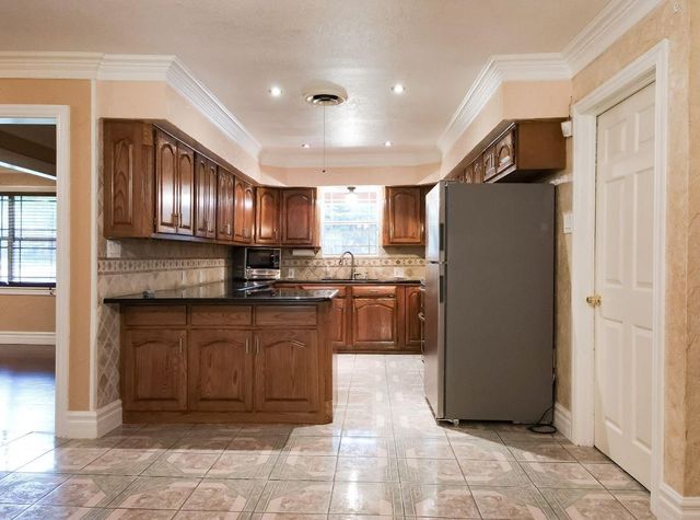 518 Harn Drive, Lewisville, TX 75057