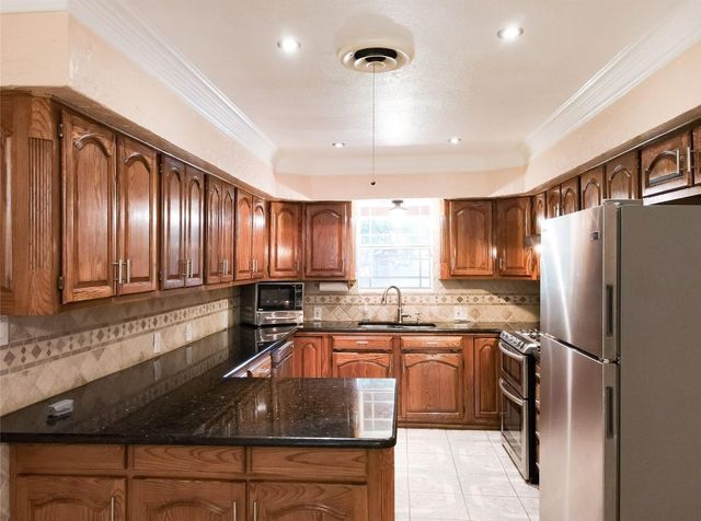 518 Harn Drive, Lewisville, TX 75057