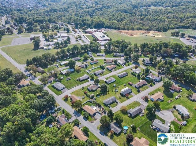 1077 Oakhurst Drive, Slatington Boro, PA 18080