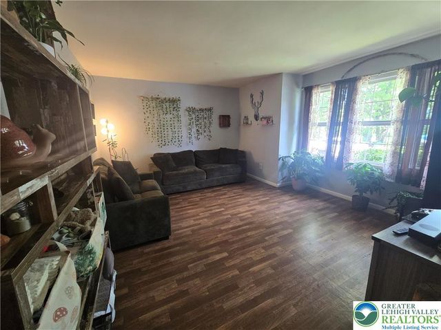 1077 Oakhurst Drive, Slatington Boro, PA 18080
