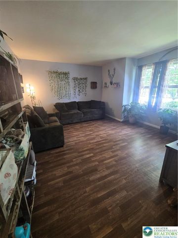 1077 Oakhurst Drive, Slatington Boro, PA 18080