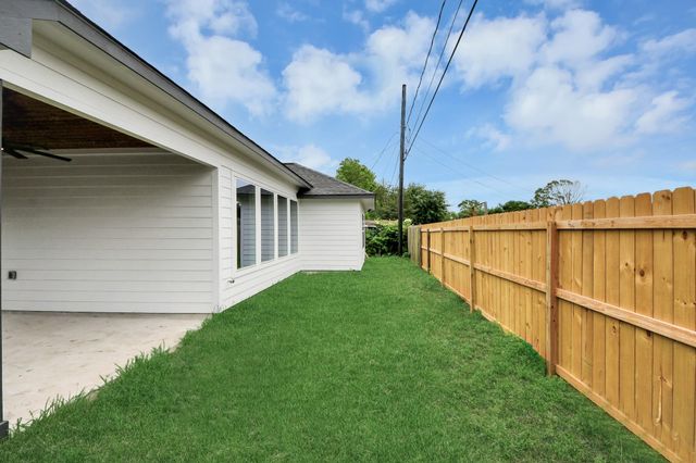 3304 Bond Street, Pasadena, TX 77503