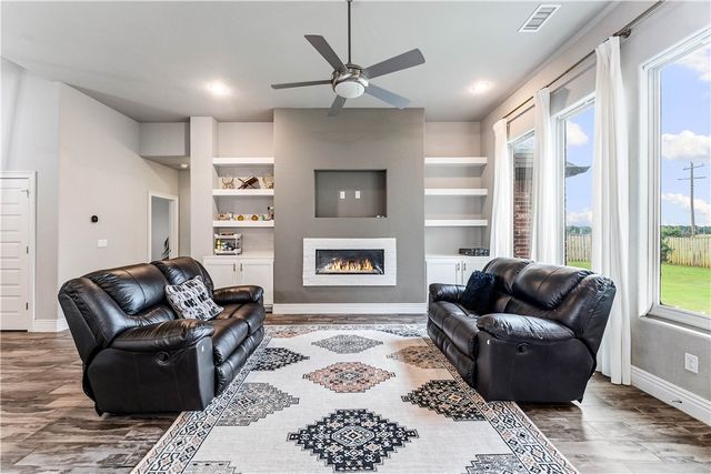 900 Sunset Lane, Centerton, AR 72719