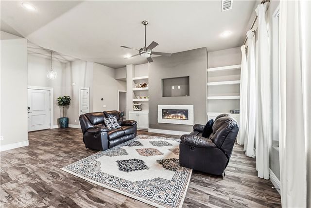 900 Sunset Lane, Centerton, AR 72719