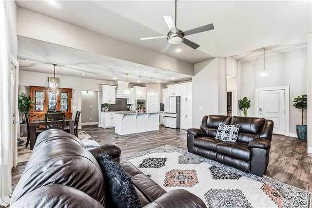 900 Sunset Lane, Centerton, AR 72719