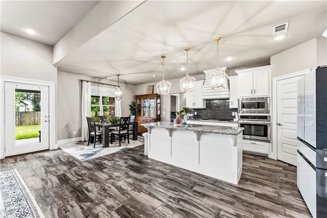 900 Sunset Lane, Centerton, AR 72719