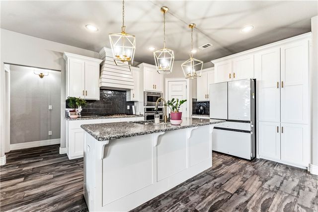 900 Sunset Lane, Centerton, AR 72719