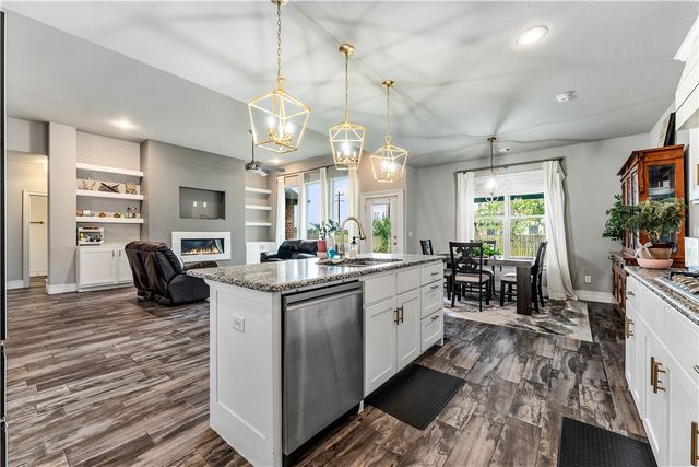900 Sunset Lane, Centerton, AR 72719
