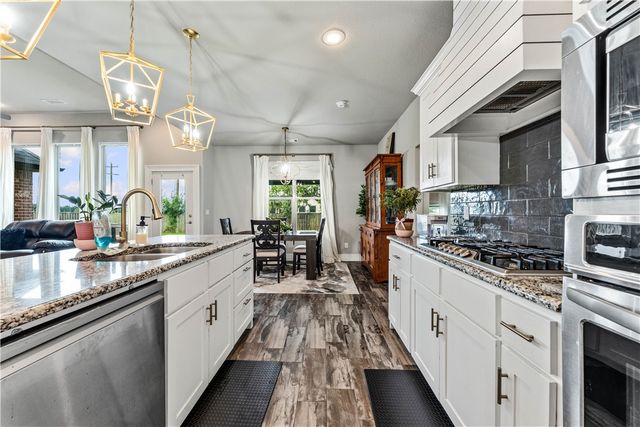 900 Sunset Lane, Centerton, AR 72719