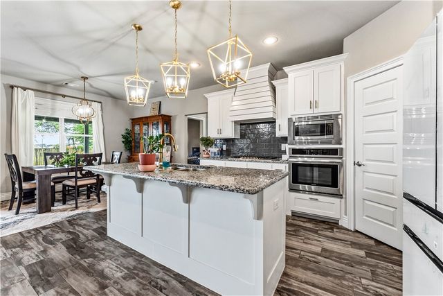 900 Sunset Lane, Centerton, AR 72719