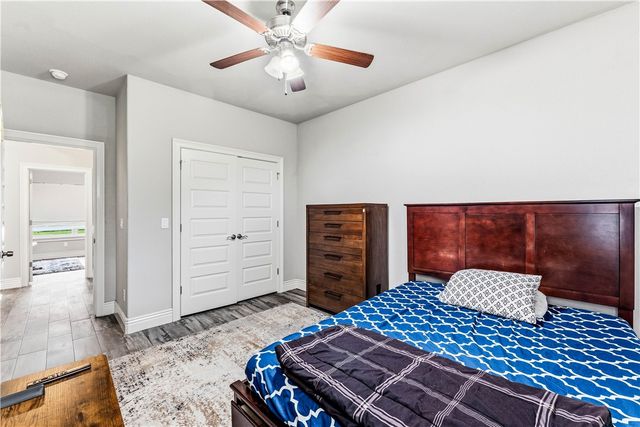 900 Sunset Lane, Centerton, AR 72719