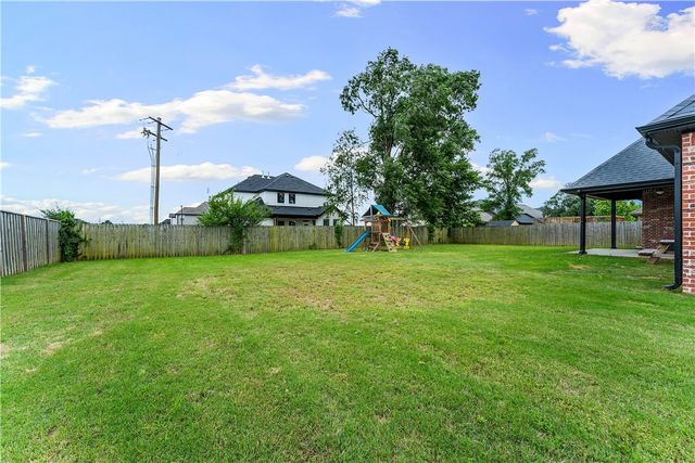 900 Sunset Lane, Centerton, AR 72719