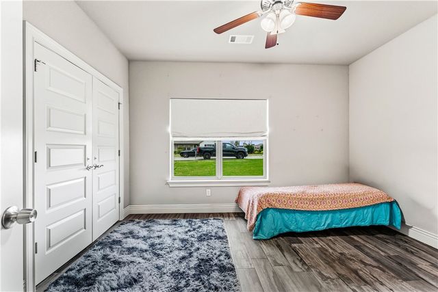900 Sunset Lane, Centerton, AR 72719