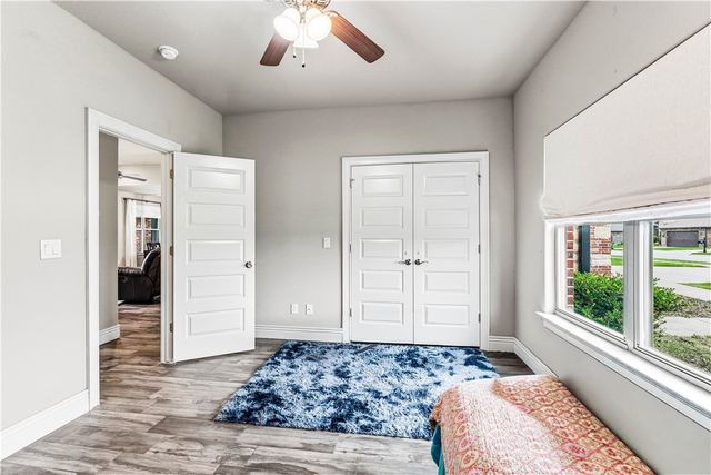 900 Sunset Lane, Centerton, AR 72719