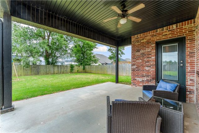 900 Sunset Lane, Centerton, AR 72719