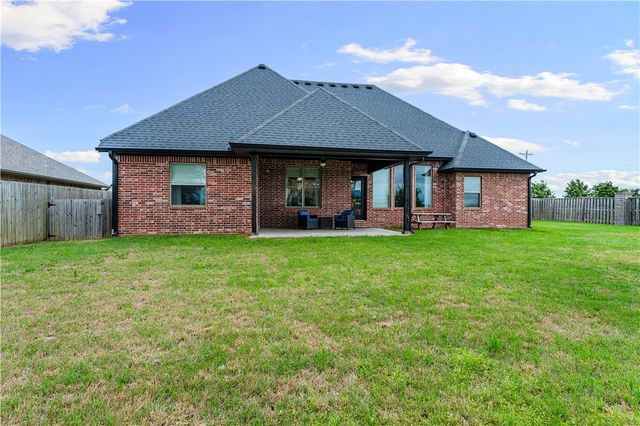900 Sunset Lane, Centerton, AR 72719