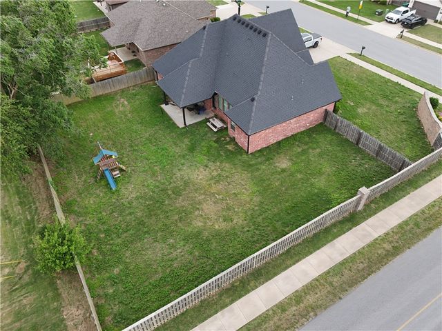 900 Sunset Lane, Centerton, AR 72719