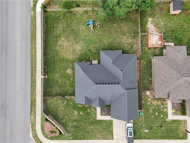 900 Sunset Lane, Centerton, AR 72719