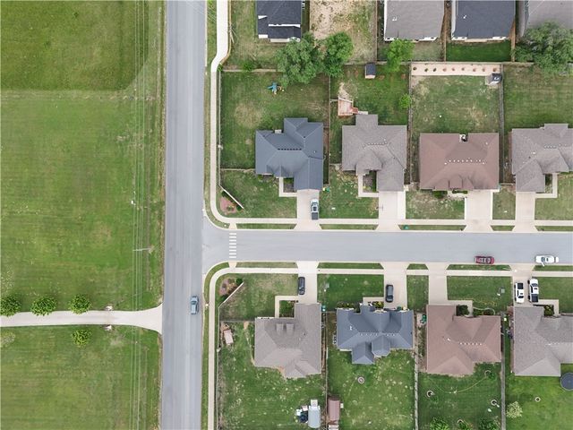 900 Sunset Lane, Centerton, AR 72719