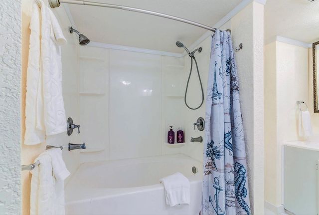 2430 Shady Creek Lane, Freeport, TX 77541