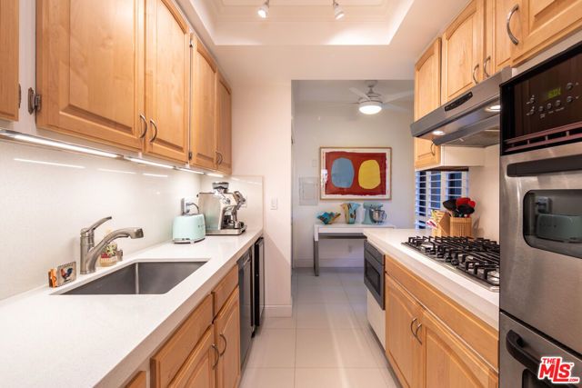 8455 Fountain Avenue 518, West Hollywood, CA 90069