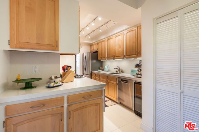 8455 Fountain Avenue 518, West Hollywood, CA 90069