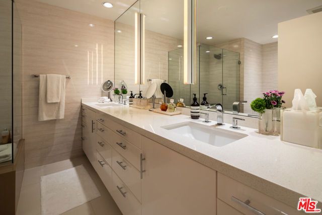 8455 Fountain Avenue 518, West Hollywood, CA 90069