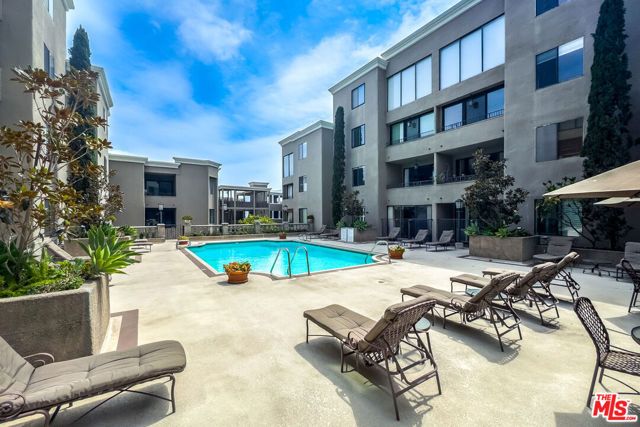 8455 Fountain Avenue 518, West Hollywood, CA 90069