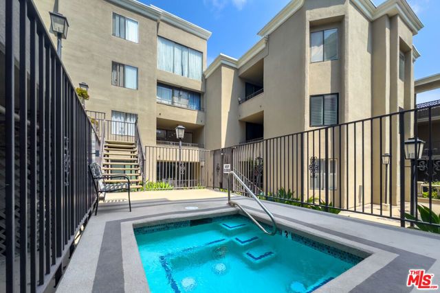 8455 Fountain Avenue 518, West Hollywood, CA 90069