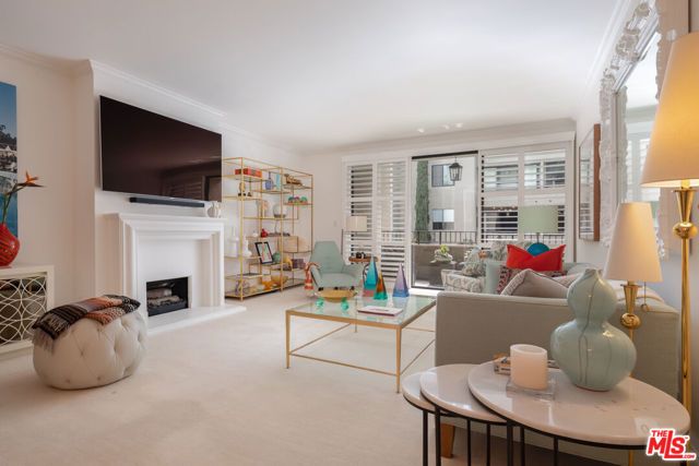 8455 Fountain Avenue 518, West Hollywood, CA 90069