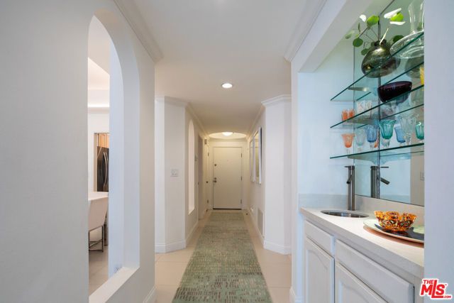 8455 Fountain Avenue 518, West Hollywood, CA 90069