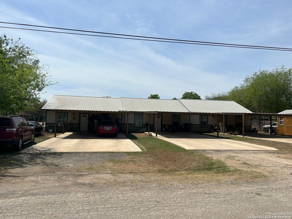 504,506,508 Cantrell Ave., Jourdanton, TX 78026