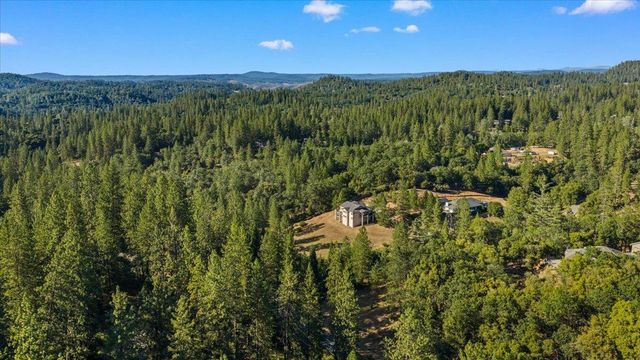 915 Eden Valley Rd, Colfax, CA 95713