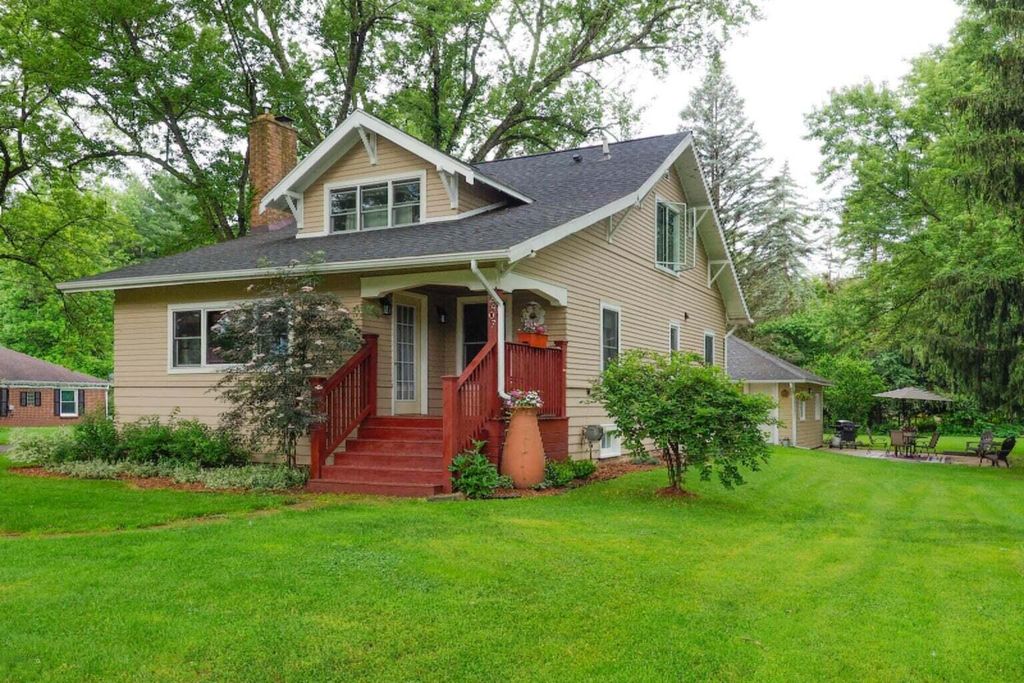 2407 Fairfield Avenue, Kalamazoo Twp, MI 49048